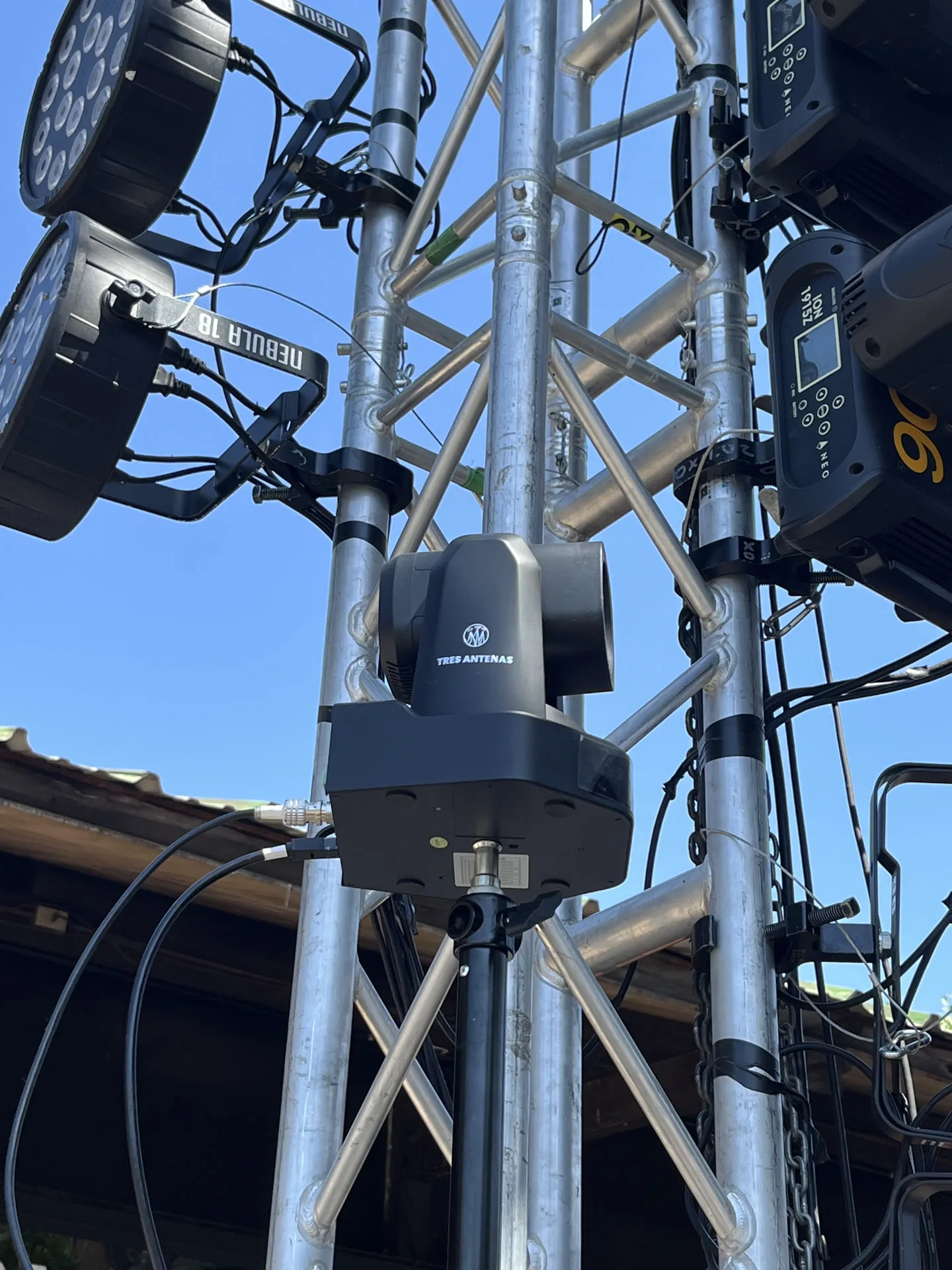 CCTV con PTZ en trípode, cámaras móviles y switching — Rubio MFEST M100 Santiago